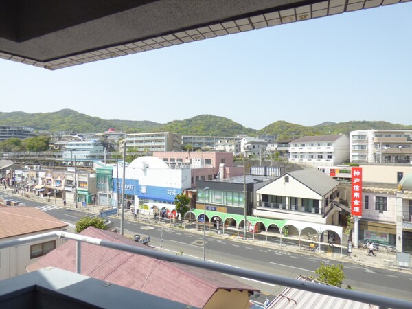 眺望(神戸の山が見えます)
