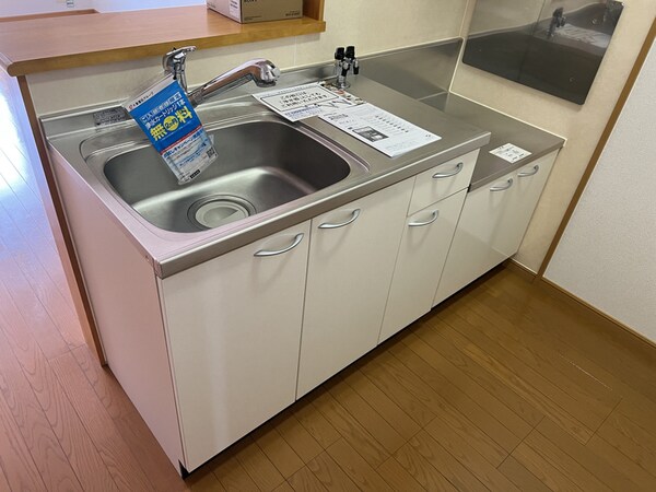 キッチン(キッチン　２口ガスコンロ設置可能です（＾ｖ＾）)