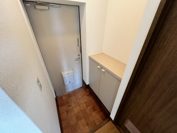 玄関(と)