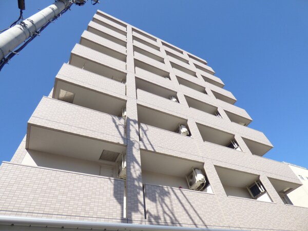 外観(重厚感のある築浅マンション)