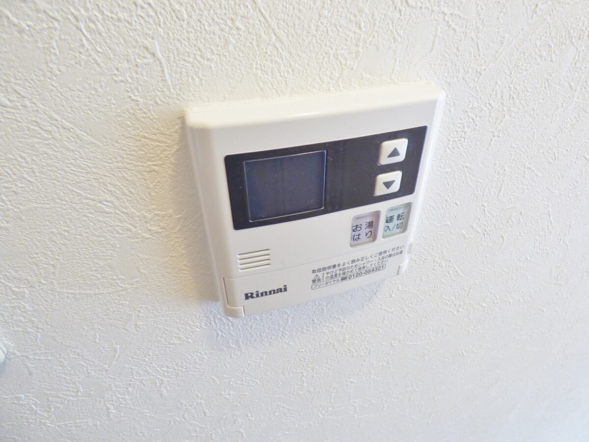 物件内観写真19　(給湯器リモコン)