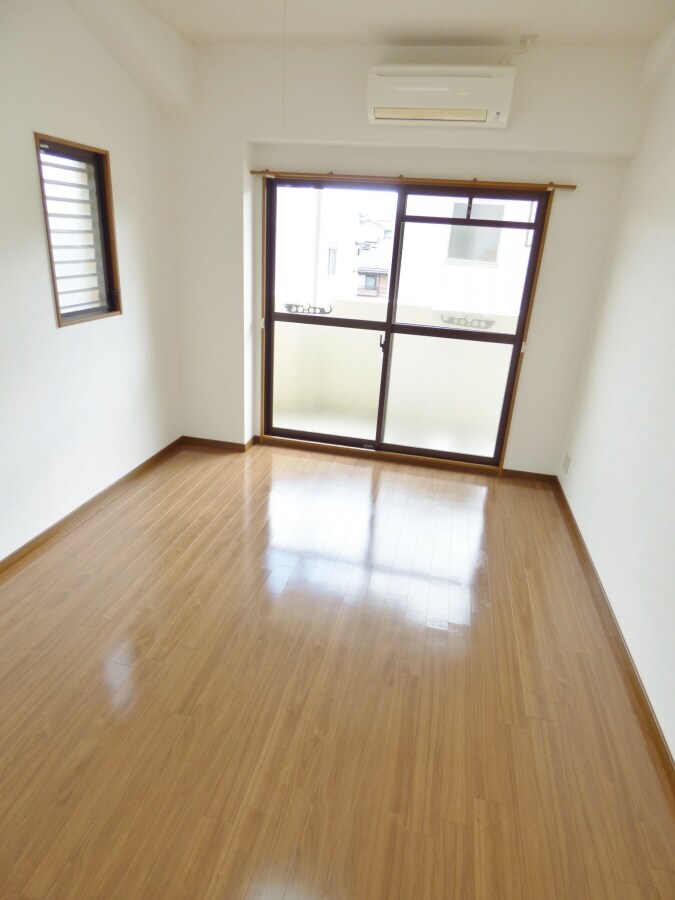 物件内観写真24　(キレイな洋室)