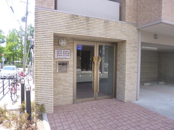 エントランス(安心のオートロック完備)