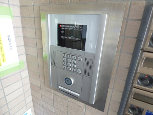 エントランス(安心のオートロック完備)