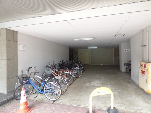 共用部(原付もおける駐輪場)