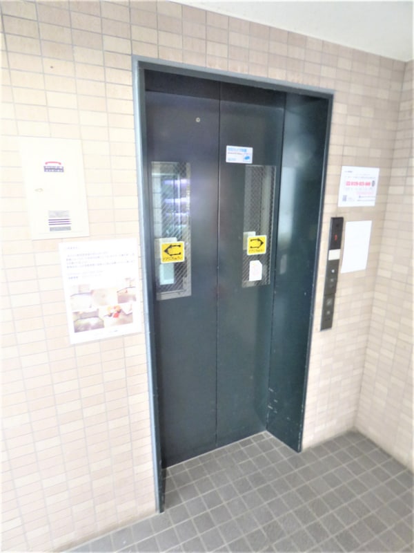 エントランス(エレベーター完備)