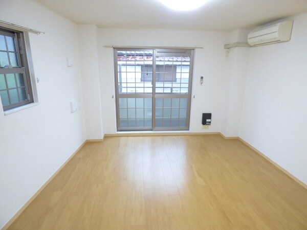 居室(キレイな洋室)