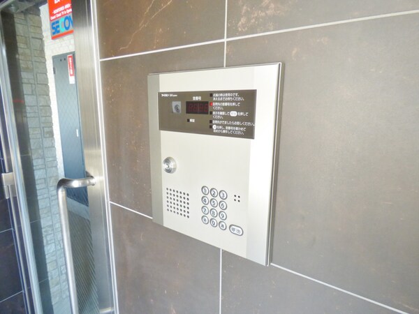 エントランス(安心のオートロック完備)