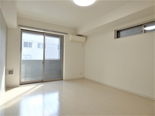 居室(アクセントクロスがオシャレな洋室)