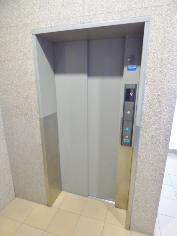 エントランス(エレベーター完備)