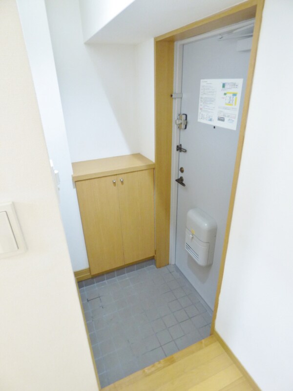 玄関(ダブルロックの玄関)