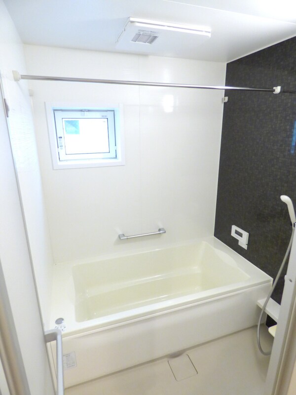 バス／シャワールーム等(１坪タイプの追い焚き機能付バス)