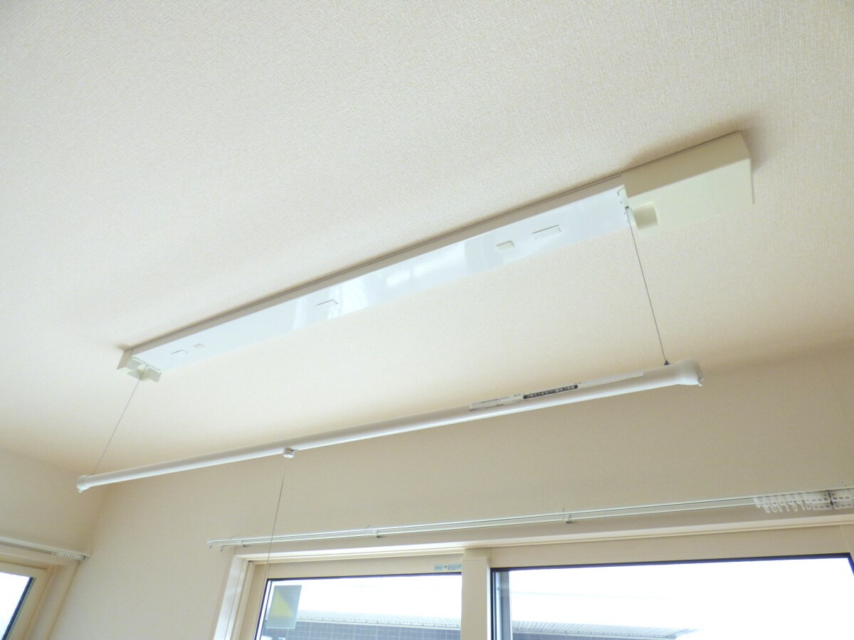 物件内観写真19　(室内物干し)