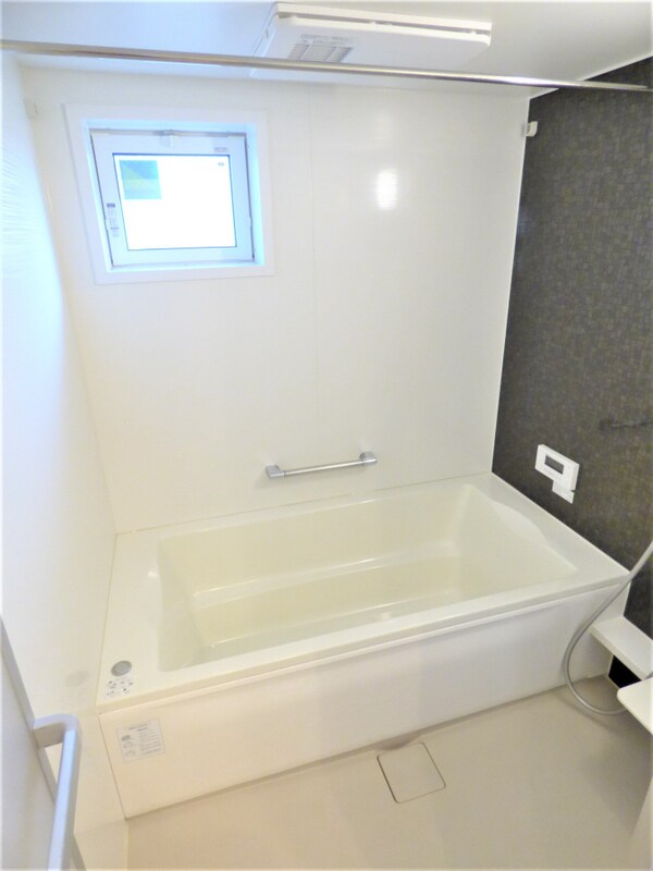 バス／シャワールーム等(１坪タイプの追い焚き機能付バス)