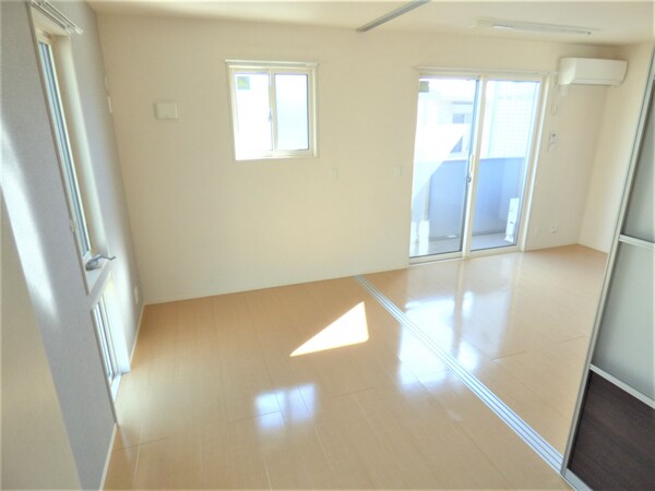 その他部屋・スペース(２面採光の明るい洋室)