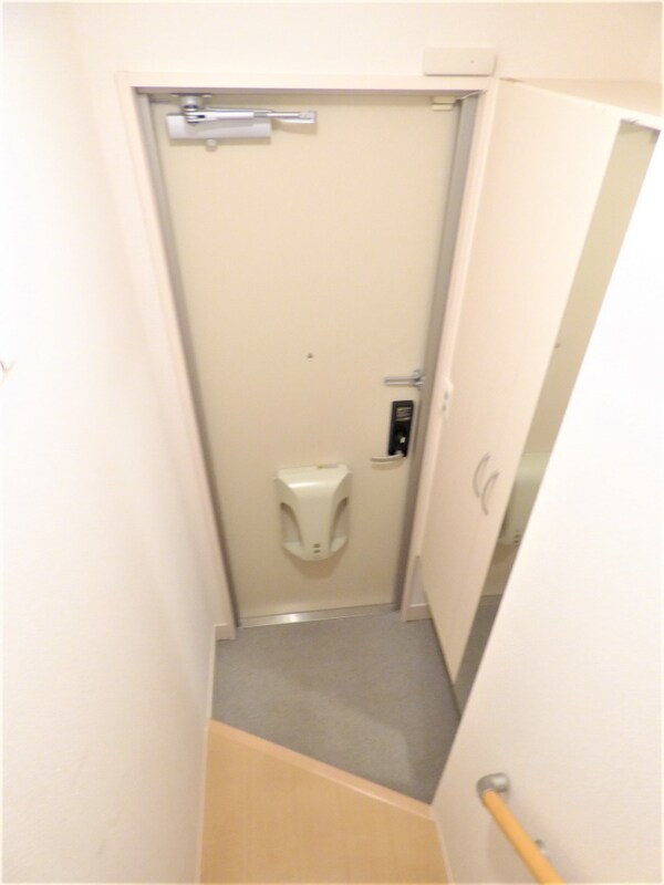 玄関(カードキー採用)