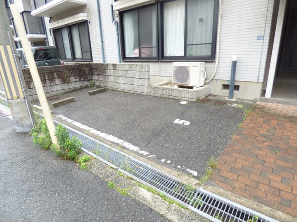 駐車場(敷地内駐車場完備)