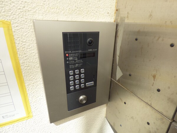 エントランス(安心のオートロック完備)