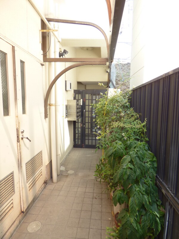 エントランス(安心のオートロック完備)