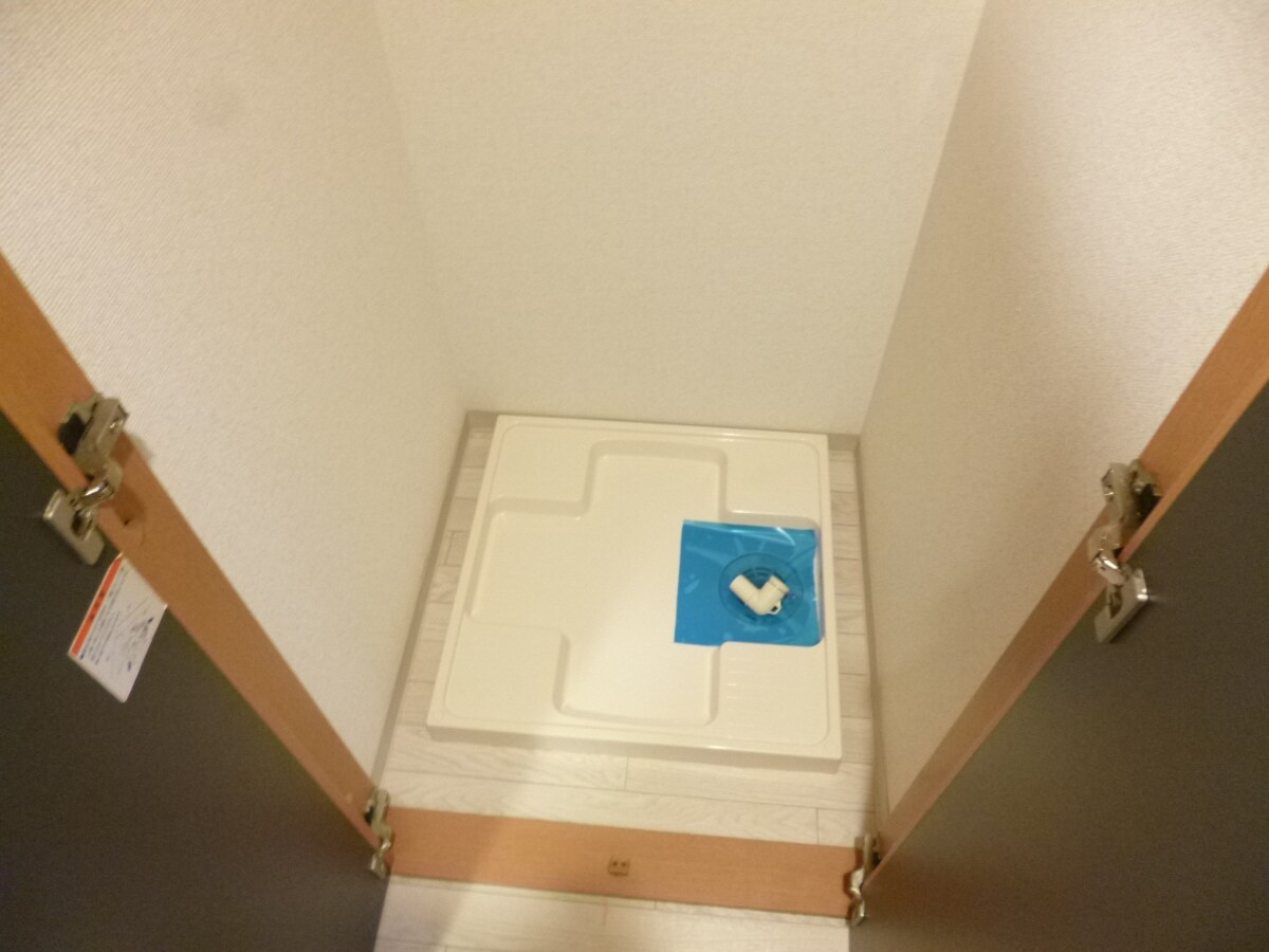 物件内観写真18　(扉で隠せる室内洗濯機置場)