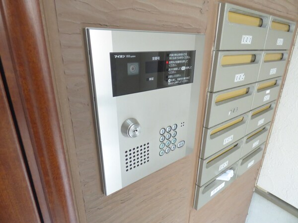 エントランス(安心のオートロック完備)