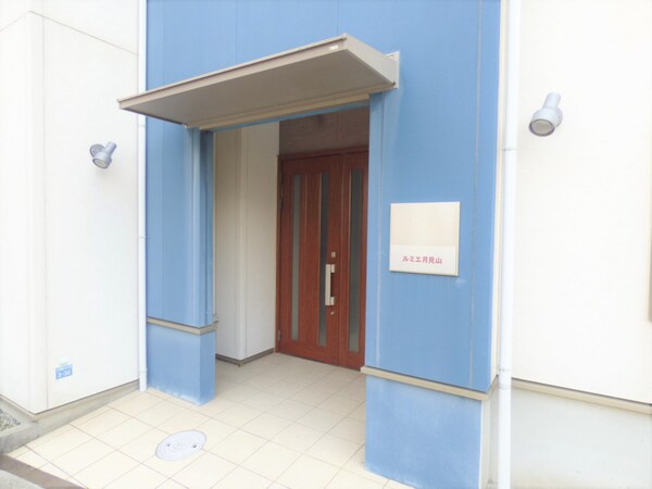 エントランス(安心のオートロック完備)