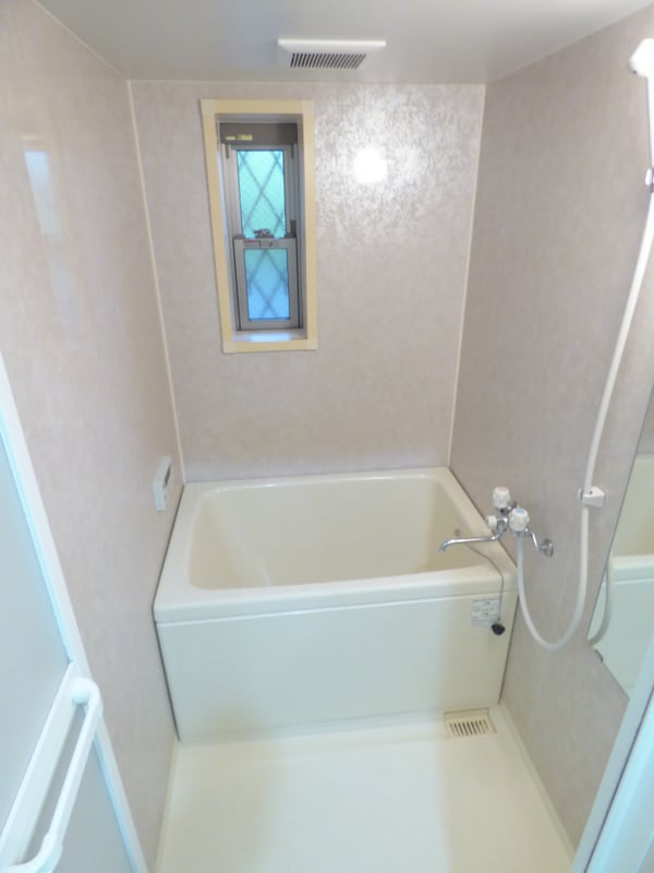 バス／シャワールーム等(窓付の換気のよい浴室)