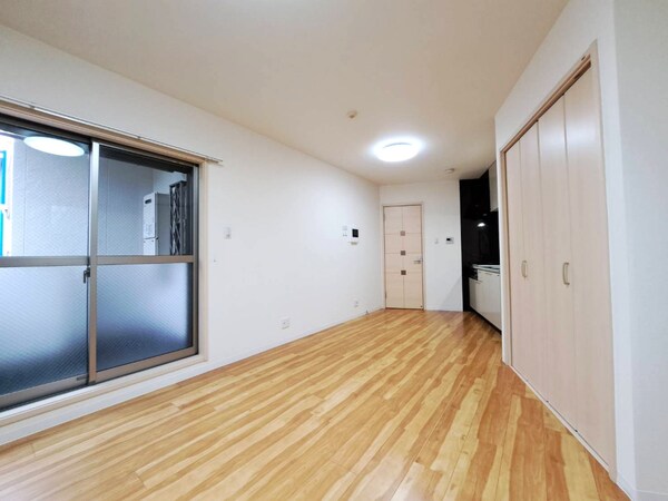 リビング(広々とした洋室)