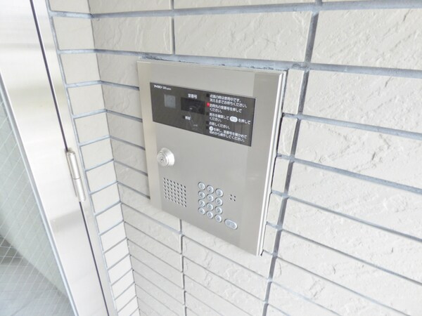 エントランス(安心のオートロック完備)