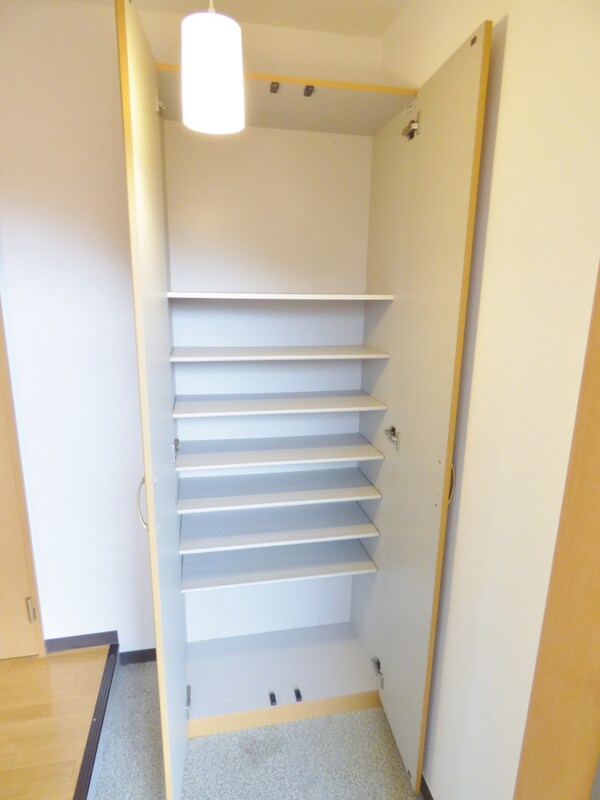 玄関(シューズボックス付)