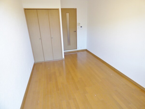 その他部屋・スペース(角部屋で２面採光のある明るい洋室)