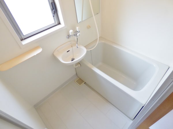 バス／シャワールーム等(窓付で換気のよい浴室)