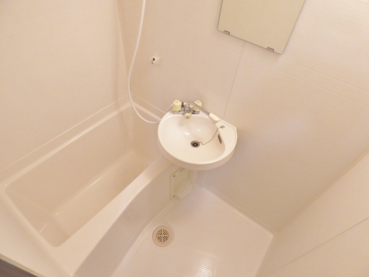 物件内観写真6　(キレイな浴室)