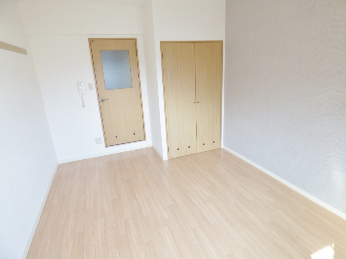 物件内観写真12　(明るいフローリング)