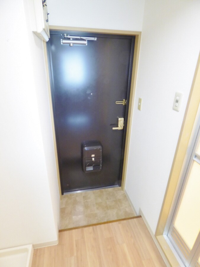 物件内観写真13　(玄関)