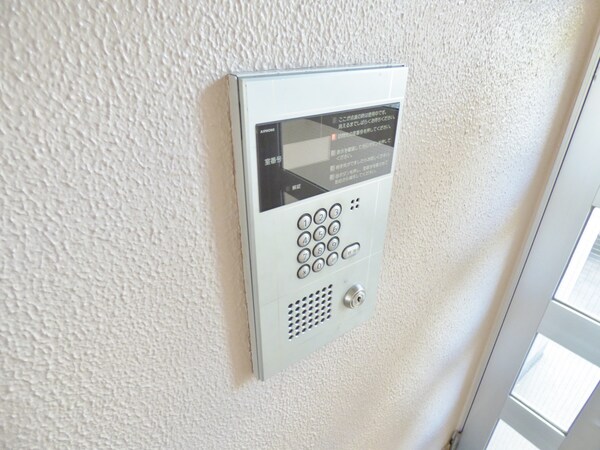 エントランス(安心のオートロック完備)