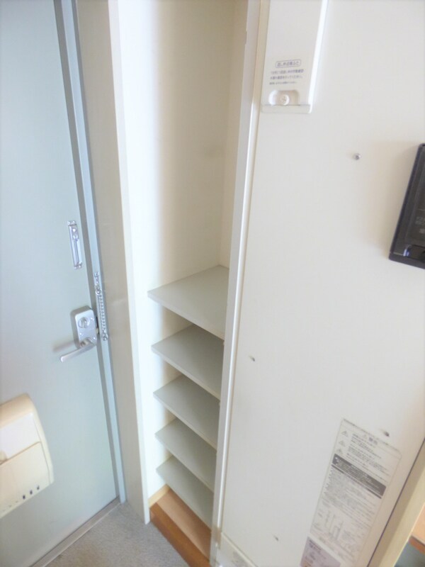 玄関(シューズボックス付)