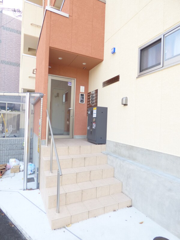 エントランス(安心のオートロック完備)