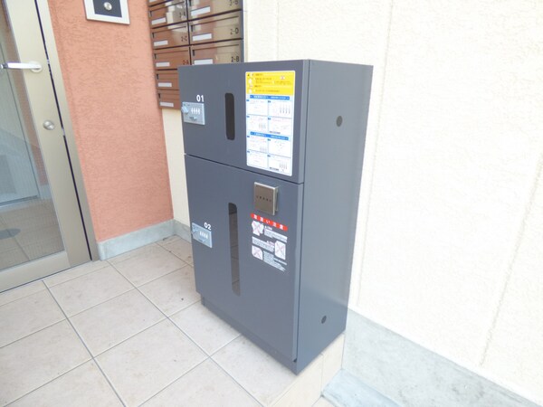 エントランス(荷物がいつ届いても安心の宅配ボックス)