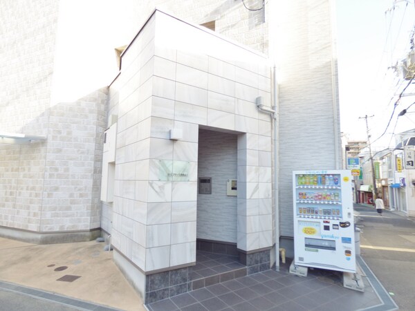 エントランス(安心のオートロック完備)