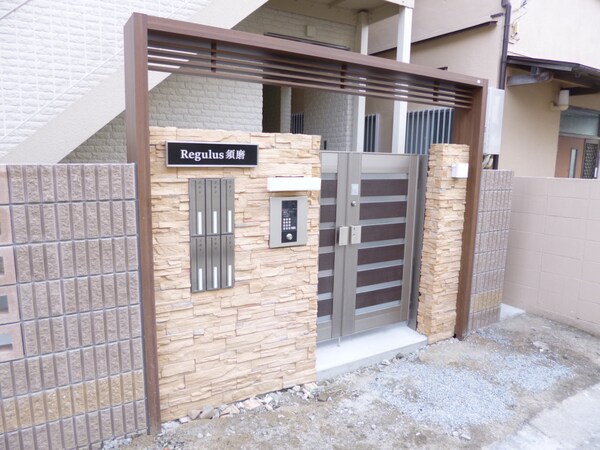 エントランス(安心のオートロック完備)