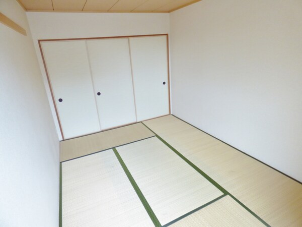 居室(キレイな和室)