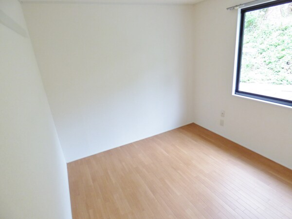 居室(キレイな洋室)