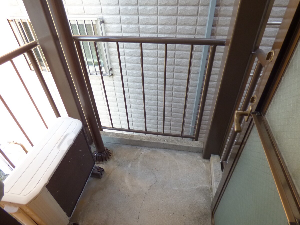 物件内観写真13　(明るいバルコニー)