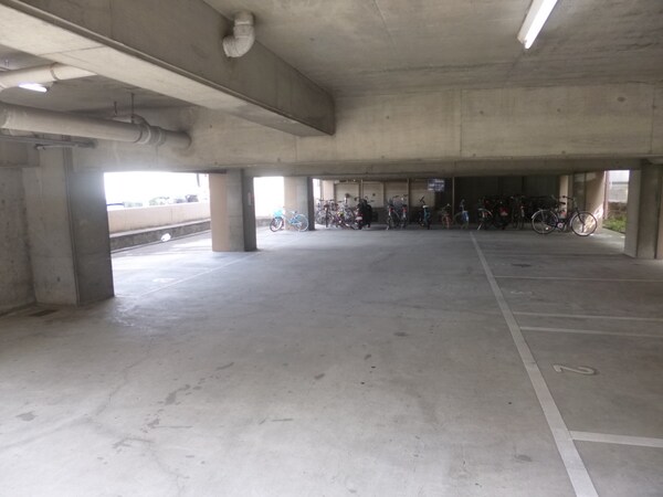 駐車場(敷地内屋根付駐車場)