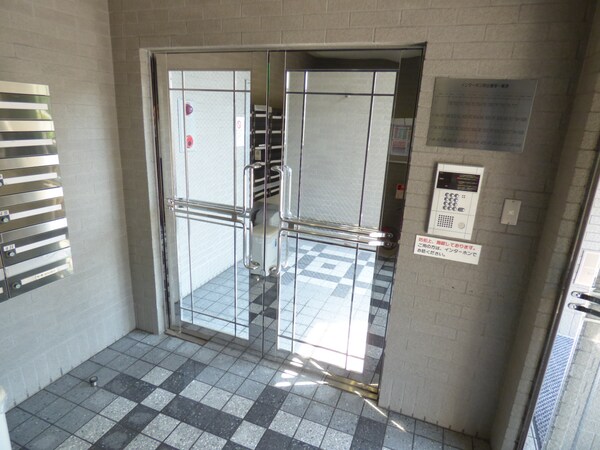 エントランス(安心のオートロック完備)