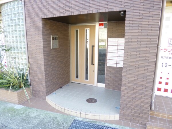 エントランス(安心のオートロック完備)