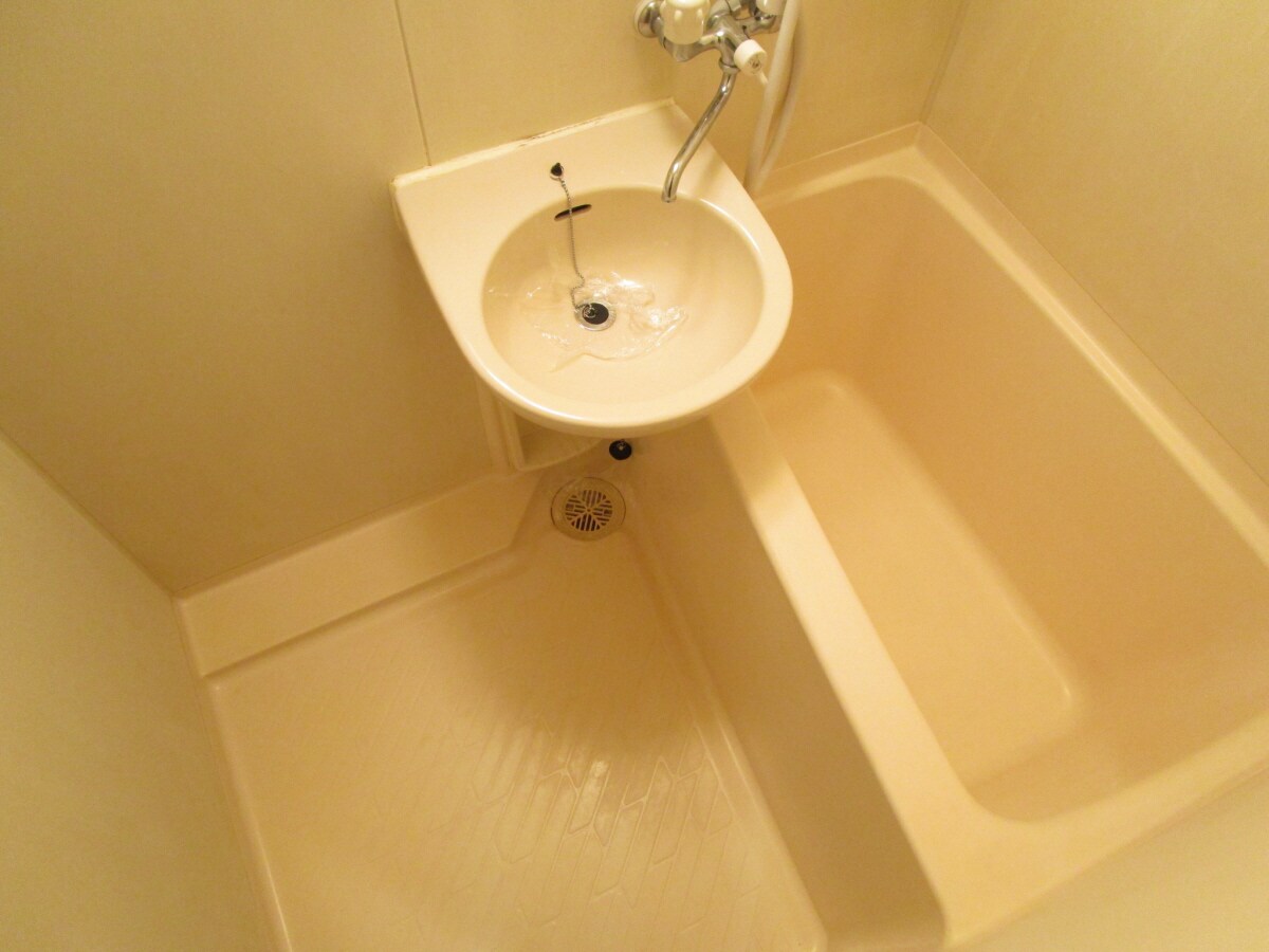 物件内観写真5　(キレイな浴室)