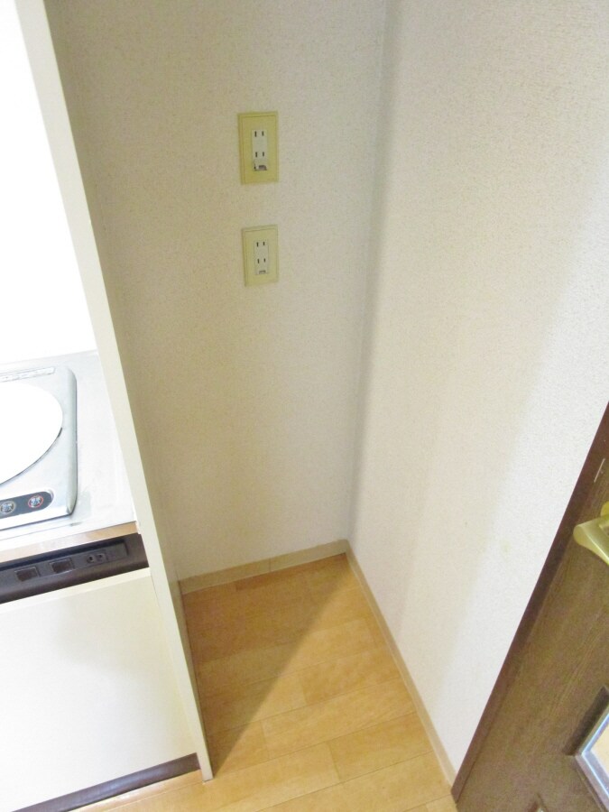 物件内観写真15　(冷蔵庫置場)