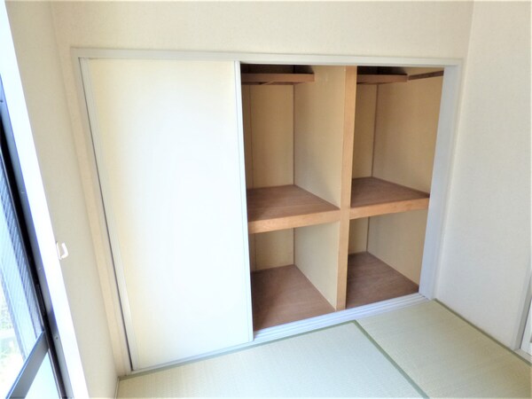 収納(壁一面ある広々とした押入)